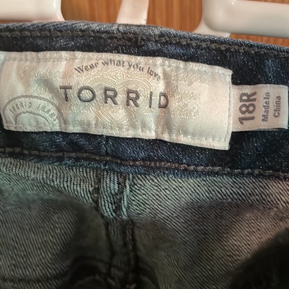 Torrid Boyfriend jeans like new - Picture 3 of 5